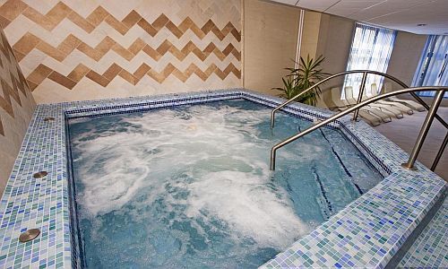 Jacuzzi i det 4-stjärniga Rubin Wellness & Conference Hotel 