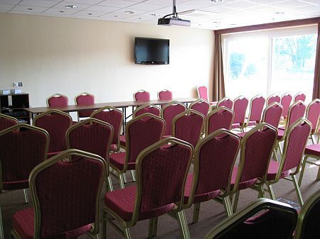 Konferenssal i ett 4-stjärnigt hotell i hjärtan av Ungern