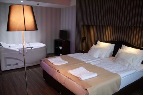 Romantik suites med jacuzzi in rum i extrapris in Budapest