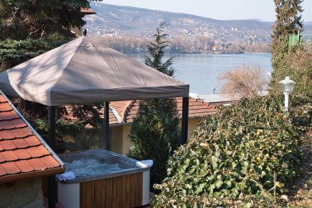 Wellness Hotell Vár och Slotthotell med fantastisk jacuzzi utsikt över Duna