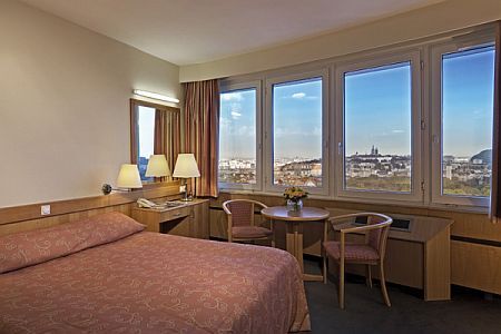 Hotell Budapest - Hotellrum med minibar, radio, telefon, sat-tv, badrum