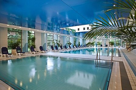 Simbassänger i wellnessavdelningen - Danubius Health Spa Resort Helia