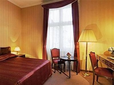 Elegant och romantiskt hotellrum i Danubius Grand Hotell Margitsziget